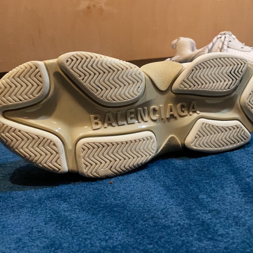 Balenciaga Triple S sneakers - Picture 13 of 16